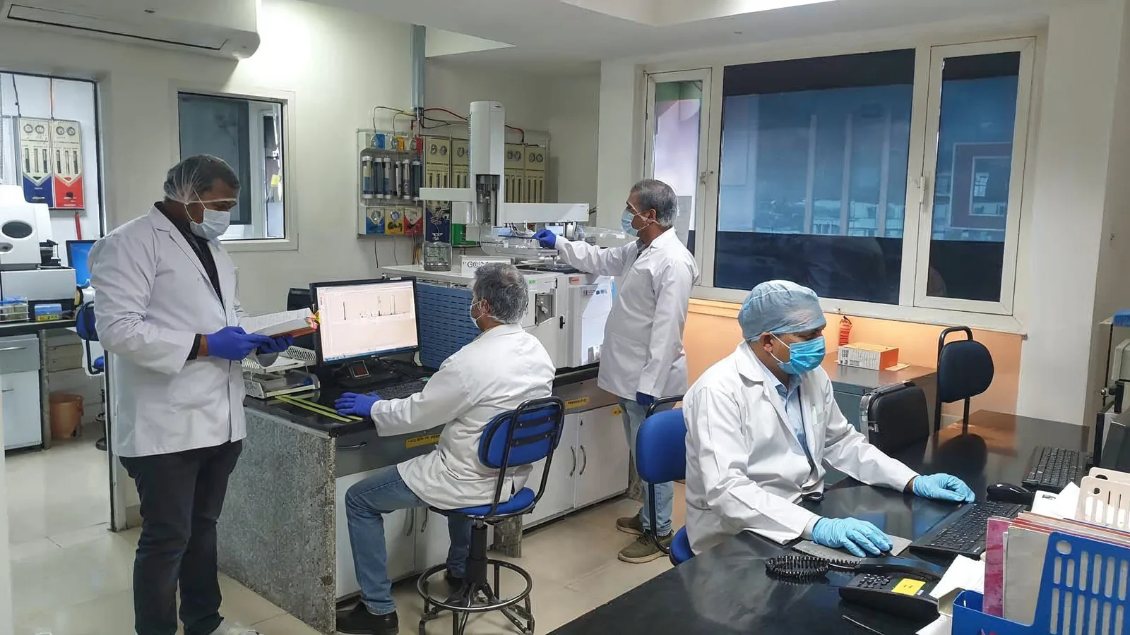 Analyst working in the ISSPL laboratory